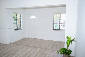 2411 NW 9th St in Fort Lauderdale, FL - Building Photo - Building Photo