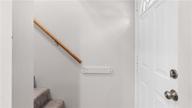 15 Abbott Ave in Warwick, RI - Building Photo - Building Photo