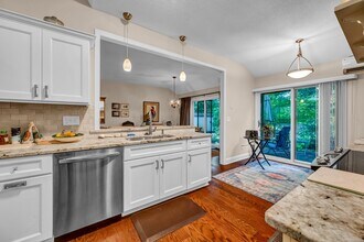 123 Heritage Vlg in Southbury, CT - Building Photo - Building Photo