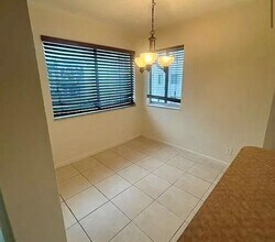 5760 Rock Island Rd, Unit 327 in Tamarac, FL - Building Photo - Building Photo