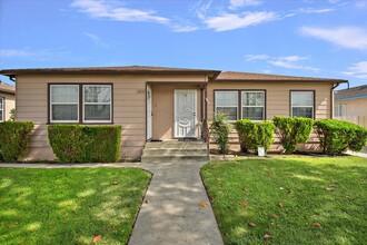 3355 Independence Ave in South Gate, CA - Building Photo - Building Photo