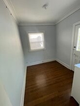 918 W Gunnison St, Unit 2 in Chicago, IL - Building Photo - Building Photo