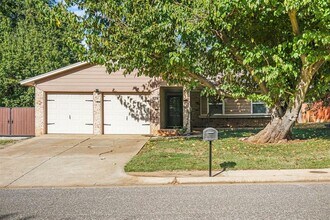 625 Hawthorne Pl in Edmond, OK - Building Photo - Building Photo