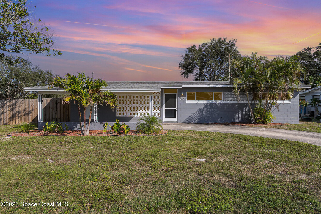 230 W Lauren Ct in Merritt Island, FL - Building Photo