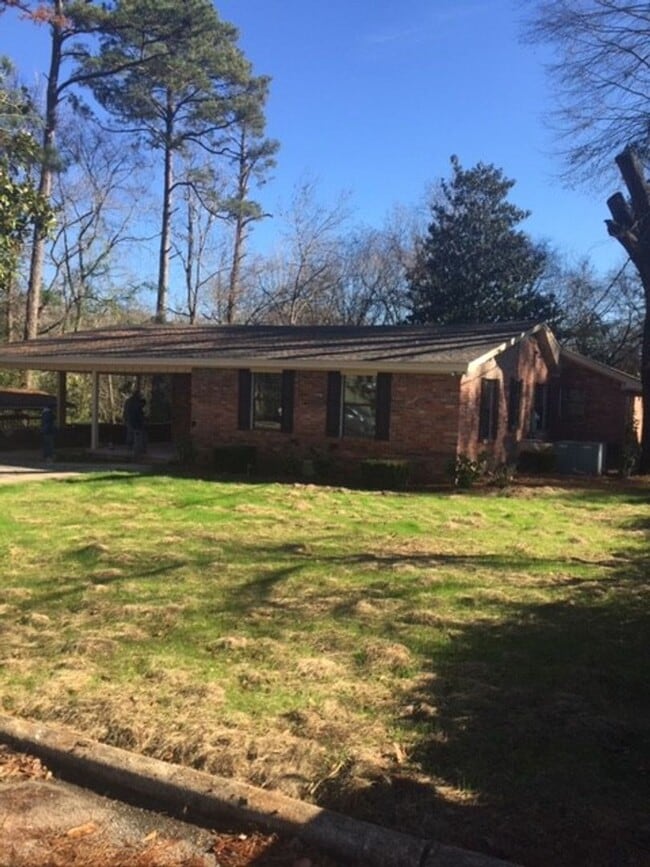 property at 210 Pineleaf Ln