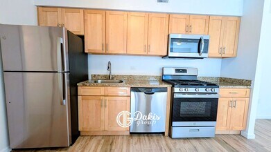 31-72 31st Street, 2 in Queens, NY - Building Photo - Building Photo