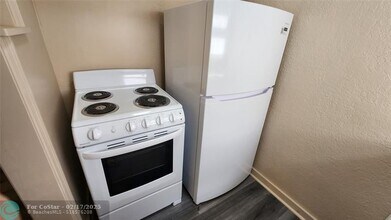 609 SW 4th Ave-Unit -4 in Fort Lauderdale, FL - Building Photo - Building Photo