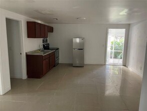 2120 SW 51st Ct in Fort Lauderdale, FL - Building Photo - Building Photo