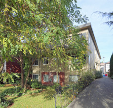 Acacia Tree Place in North Vancouver, BC - Building Photo - Primary Photo