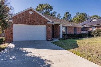 128 Alicia Dr in Crestview, FL - Building Photo - Building Photo