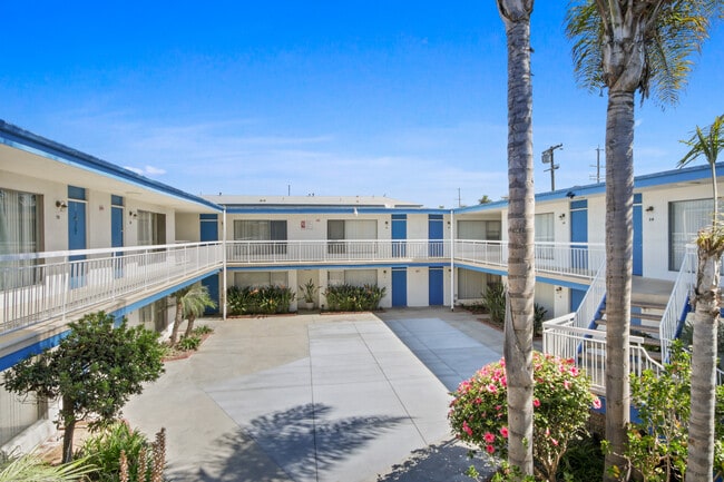 909 N. Wilmington Blvd. in Wilmington, CA - Building Photo - Building Photo