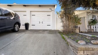 110 Chiquita in San Clemente, CA - Building Photo