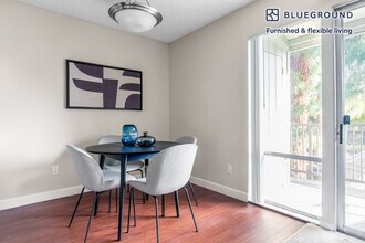 877 Heatherstone Way in Mountain View, CA - Building Photo - Building Photo