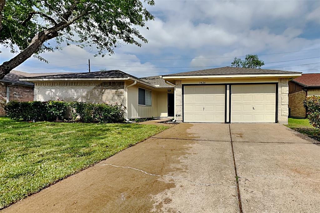7426 Boysenberry Ln in Houston, TX - Building Photo
