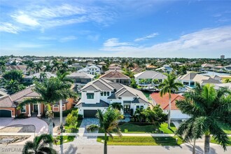 1621 Begonia Ct in Marco Island, FL - Foto de edificio - Building Photo