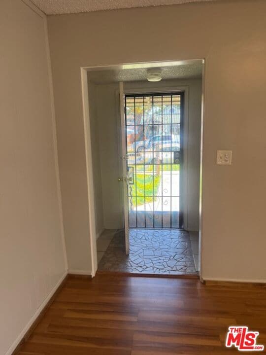 4281 S Hobart Blvd in Los Angeles, CA - Building Photo - Building Photo