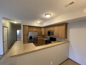 2000 Meadow Ct, Unit 506 in Des Moines, IA - Building Photo - Building Photo