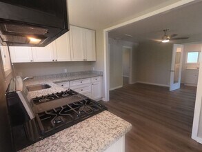 14 Treanor St in San Rafael, CA - Building Photo - Building Photo