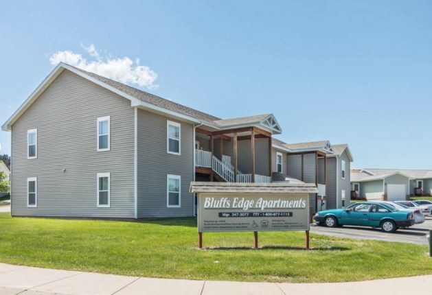 Bluffs Edge Apartmetns in Sturgis, SD - Building Photo