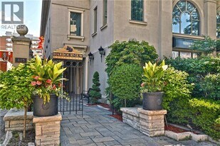 415 Locust St in Burlington, ON - Building Photo