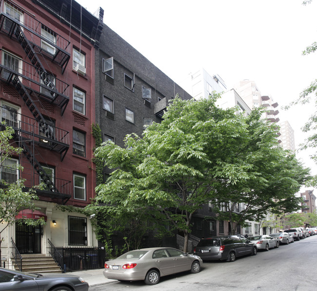 220 East 95th Street in New York, NY - Building Photo - Building Photo