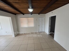 2020 N Madelyn Ave in Tucson, AZ - Building Photo - Building Photo