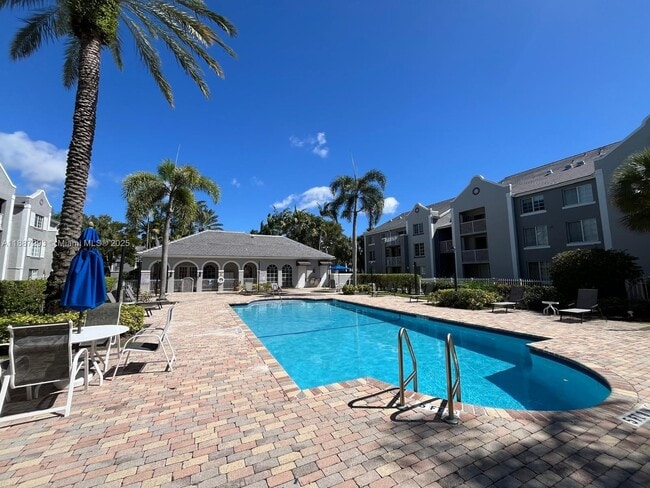 655 SW 111th Way in Pembroke Pines, FL - Building Photo - Building Photo