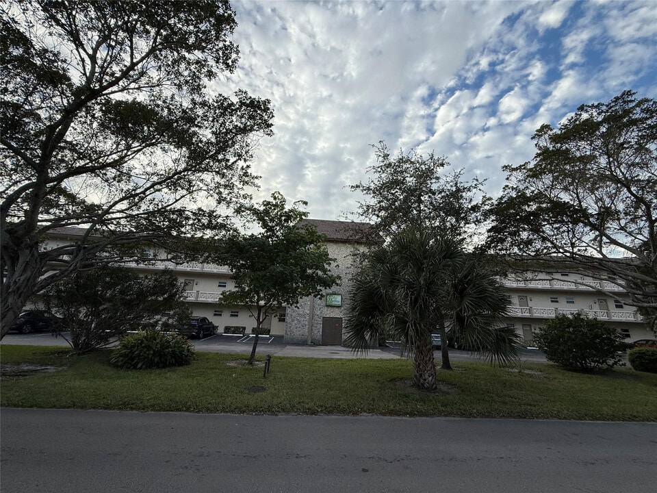 3531 NW 50th Ave in Lauderdale Lakes, FL - Building Photo