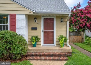 611 Bunker Hill St in Fredericksburg, VA - Building Photo - Building Photo