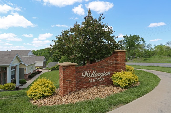 Wellington Manor in Columbia, MO - Building Photo - Building Photo