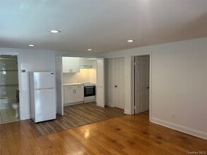 1900 Decatur Ave in North Bellmore, NY - Building Photo - Building Photo