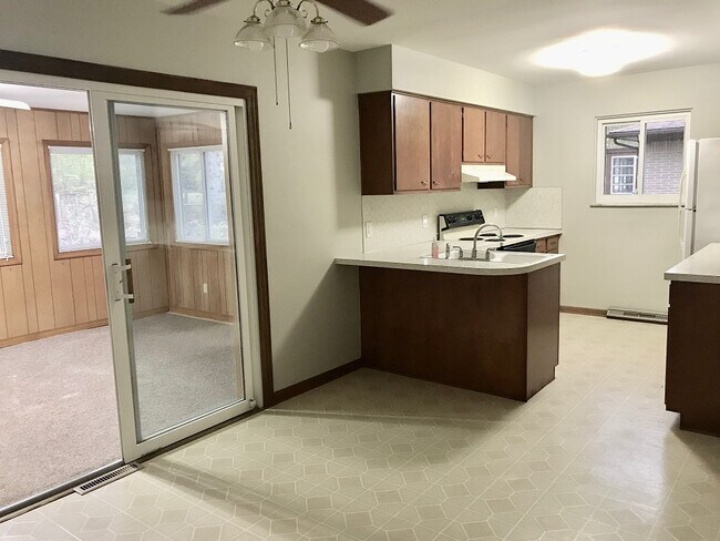 9805 Pamela St in Temperance, MI - Building Photo - Building Photo