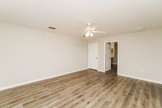 11485 Viking St in Spring Hill, FL - Foto de edificio - Building Photo