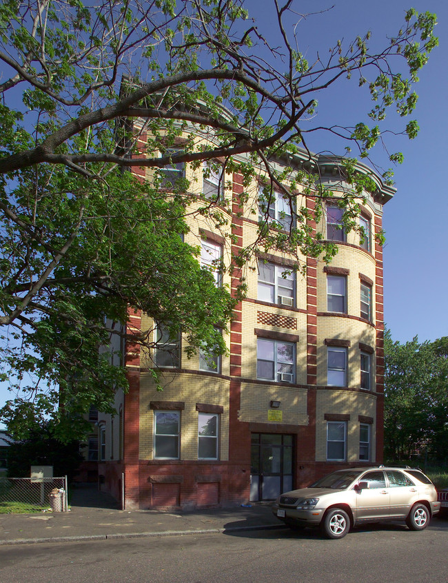 54 Patton St in Springfield, MA - Foto de edificio - Building Photo