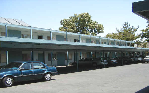 Lucera Apartments in Santa Rosa, CA - Foto de edificio - Building Photo