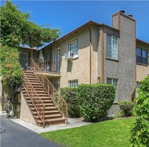 11247 Camarillo St in North Hollywood, CA - Foto de edificio - Building Photo