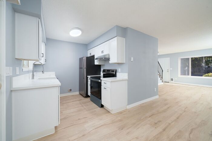 4930 SW Lombard Ave in Beaverton, OR - Building Photo