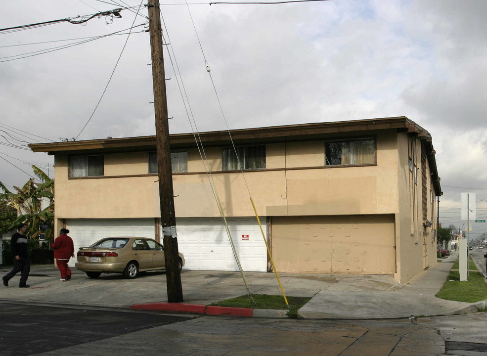 10617 S Normandie Ave in Los Angeles, CA - Building Photo