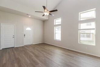 5711 Daphne Dr in Montgomery, TX - Building Photo - Building Photo