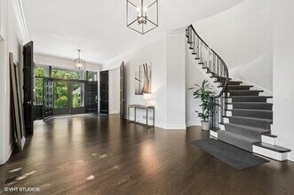 101 N Mayflower Rd in Lake Forest, IL - Building Photo - Building Photo