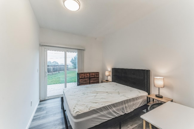 property at 3502 S Farnsworth St
