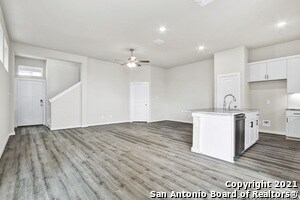 7911 Needle Crk in San Antonio, TX - Building Photo - Building Photo