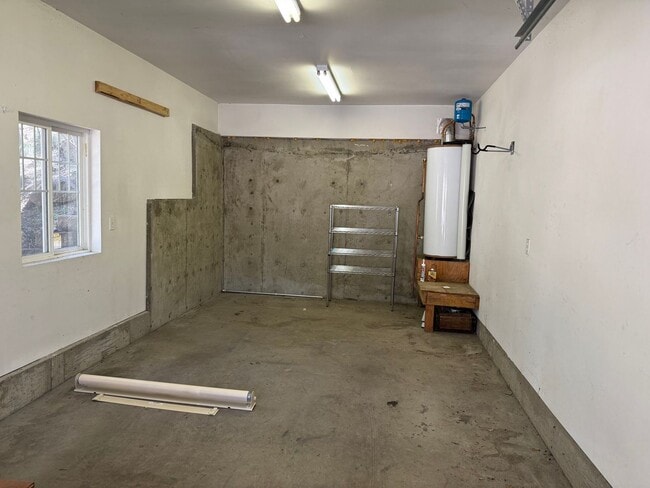1144 NW Stannium Rd in Bend, OR - Building Photo - Building Photo
