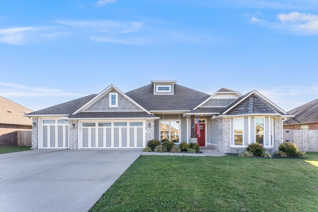 210 Adams St in Pea Ridge, AR - Building Photo