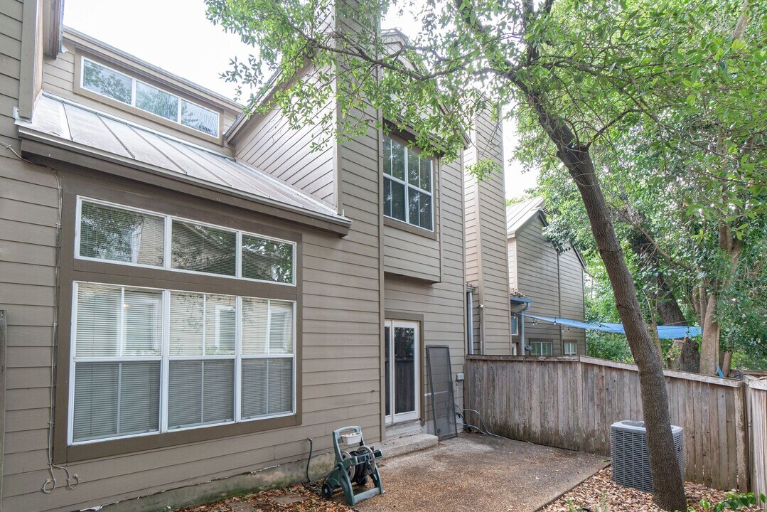210 Circle St in San Antonio, TX - Building Photo