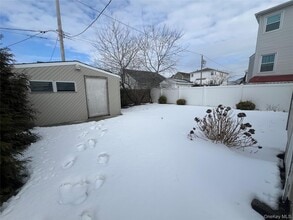 62 Warwick Rd in Island Park, NY - Building Photo - Building Photo