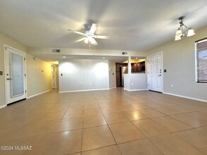 7255 E Snyder Rd in Tucson, AZ - Foto de edificio - Building Photo