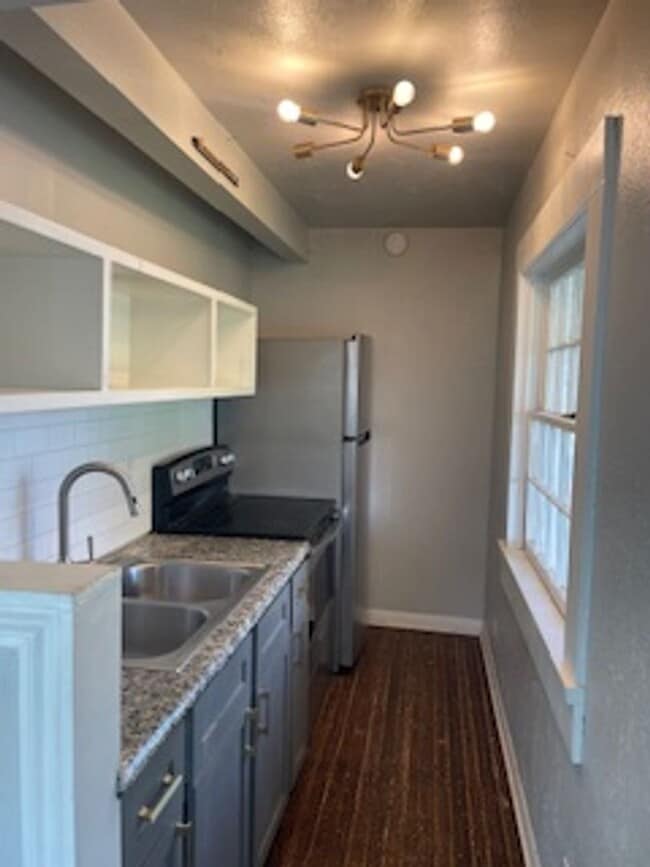 property at 504 S 1st Ave