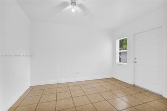 1960 SW 41st Ave in Fort Lauderdale, FL - Building Photo - Building Photo