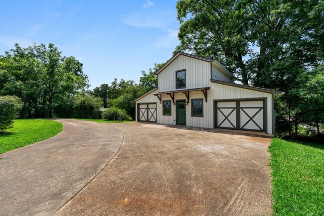 953 W Shadburn Ave in Buford, GA - Building Photo - Building Photo